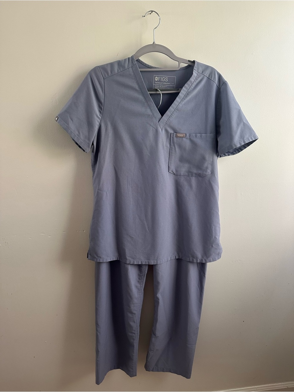 Women’s 2 piece FIGS scrub set